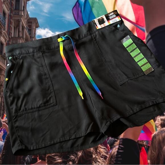 NWT Rainbow Gay Pride Unisex Shorts with hearts on Pockets Size M - Picture 2 of 6